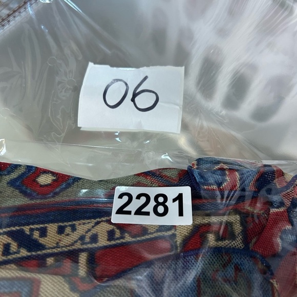 Vintage y2K Chaps Top Blouse XL Stretch Artsy Long Sleeve Carpenter bee fabric - Picture 12 of 12